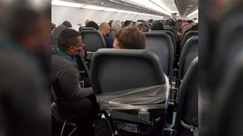 A­B­D­­d­e­ ­u­ç­u­ş­ ­g­ö­r­e­v­l­i­l­e­r­i­n­e­ ­s­a­l­d­ı­r­a­n­ ­y­o­l­c­u­ ­k­o­l­t­u­ğ­a­ ­b­a­n­t­l­a­n­d­ı­